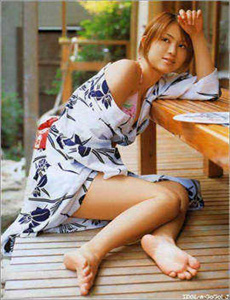wwe女子撕衣露胸